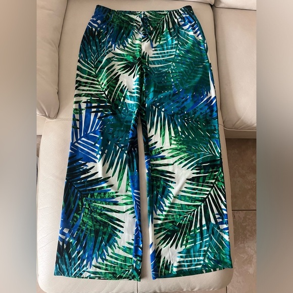 Calvin Klein - Wide Legged Tropical Leaves Printed Pull-On Pants - Picture 1 of 7